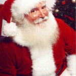 800px-Jonathan_G_Meath_portrays_Santa_Claus